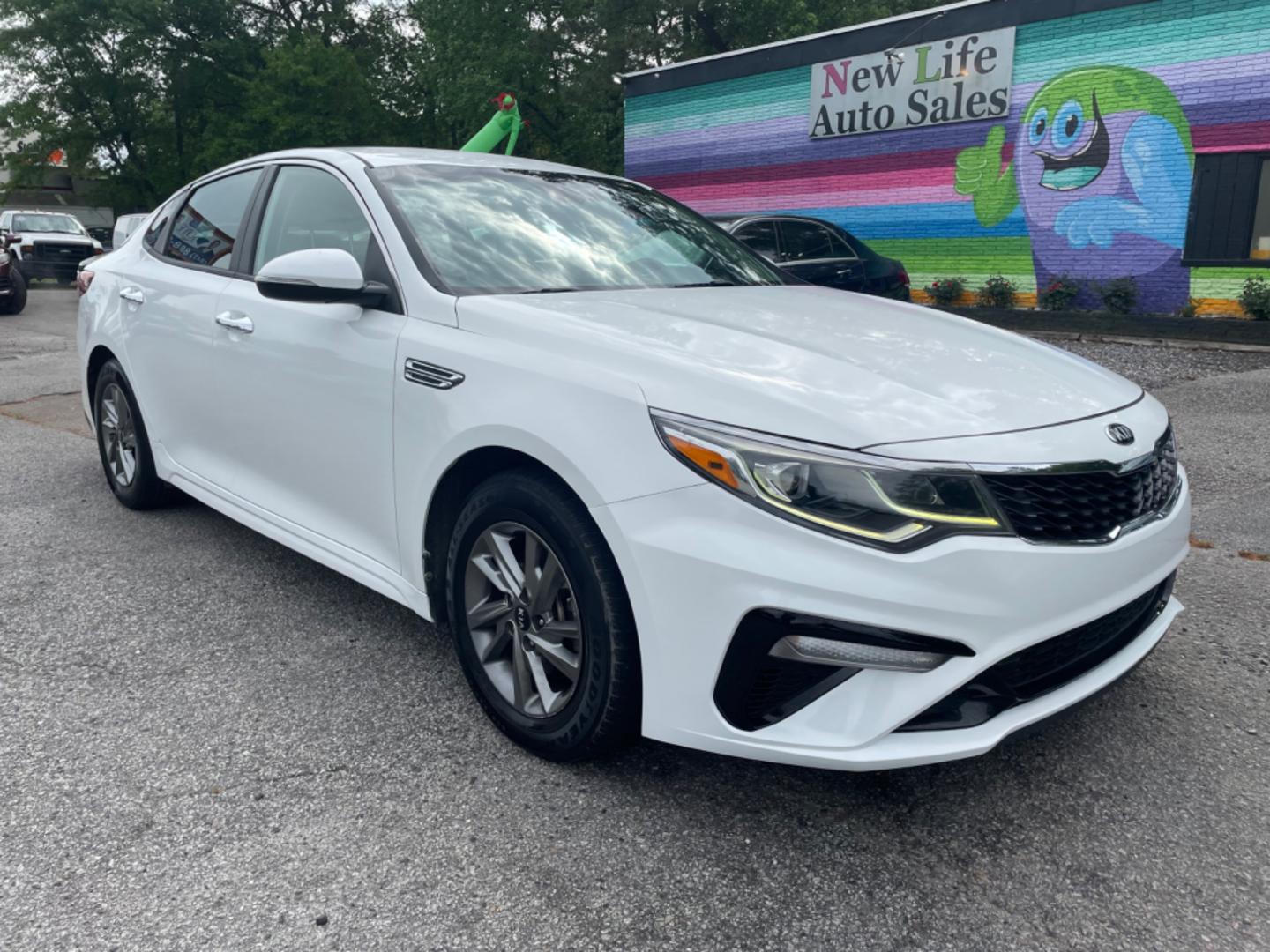 2019 WHITE KIA OPTIMA LX (5XXGT4L38KG) with an 2.4L engine, Automatic transmission, located at 5103 Dorchester Rd., Charleston, SC, 29418-5607, (843) 767-1122, 36.245171, -115.228050 - Photo#0